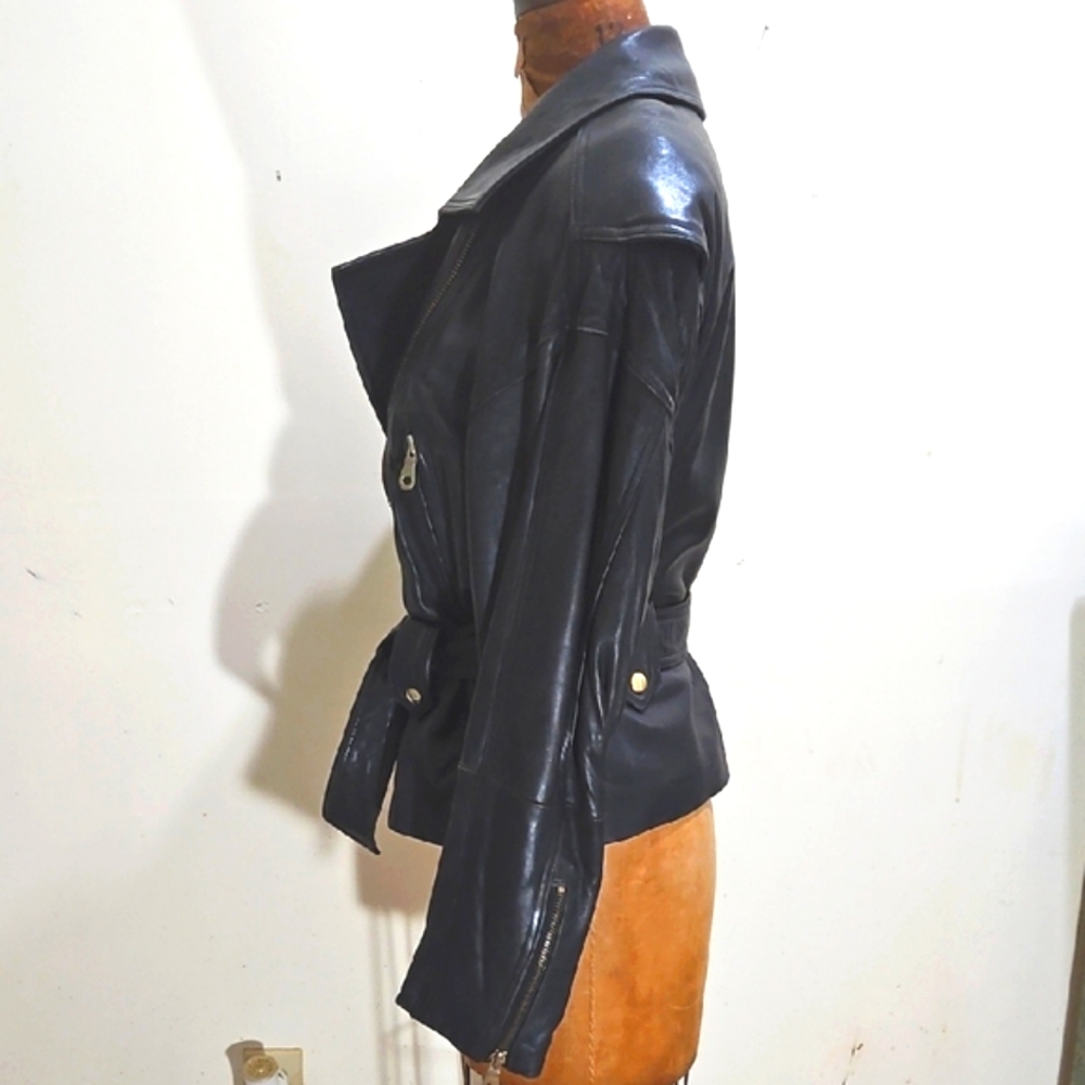 Black Leather Biker Belted Jacket with Fitted Silhouette and Diagonal Zipper - Picture 6 of 15